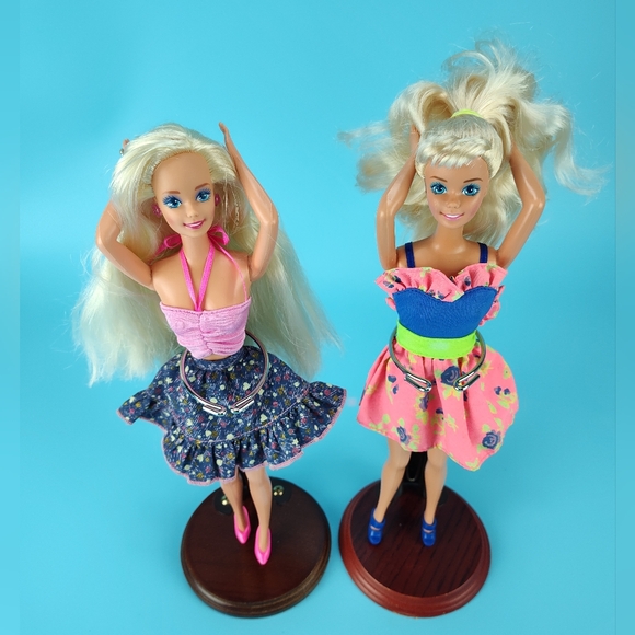 Mattel 90s 2 Superstar Barbie Dolls Bleach Blonde Hair Blue Purple Eyes +Outfits - Picture 4 of 12